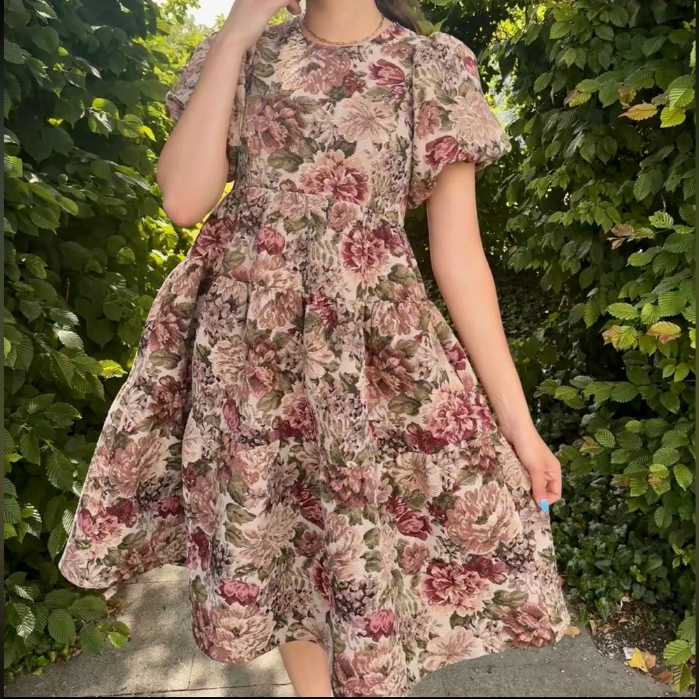 Elegant Floral Midi Dress with Puff Sleeves